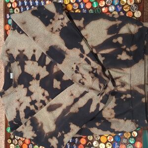 Bleach wash sweatshirt